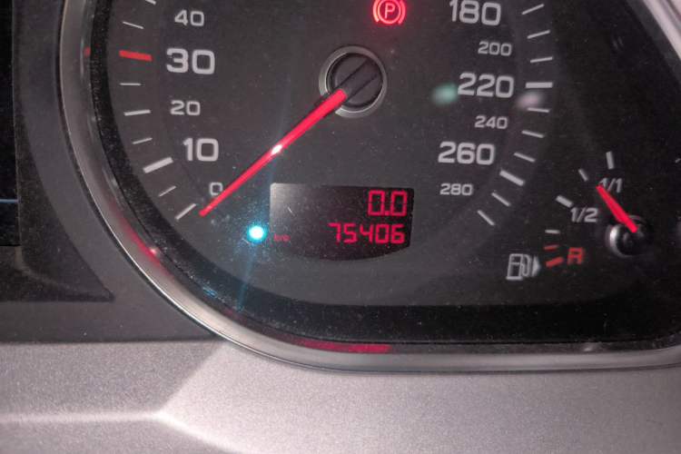 Used Audi A6L 2010 2.0 TFSI Automatic Standard Edition Odometer Close Up