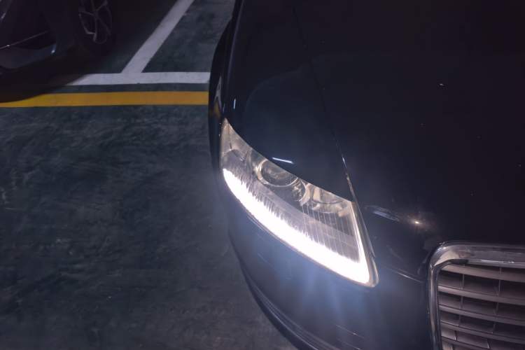 Used Audi A6L 2010 2.0 TFSI Automatic Standard Edition Right Front Headlight