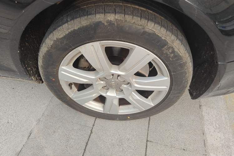 Used Audi A6L 2010 2.8 FSI Comfort Model Right Front Wheel Hub