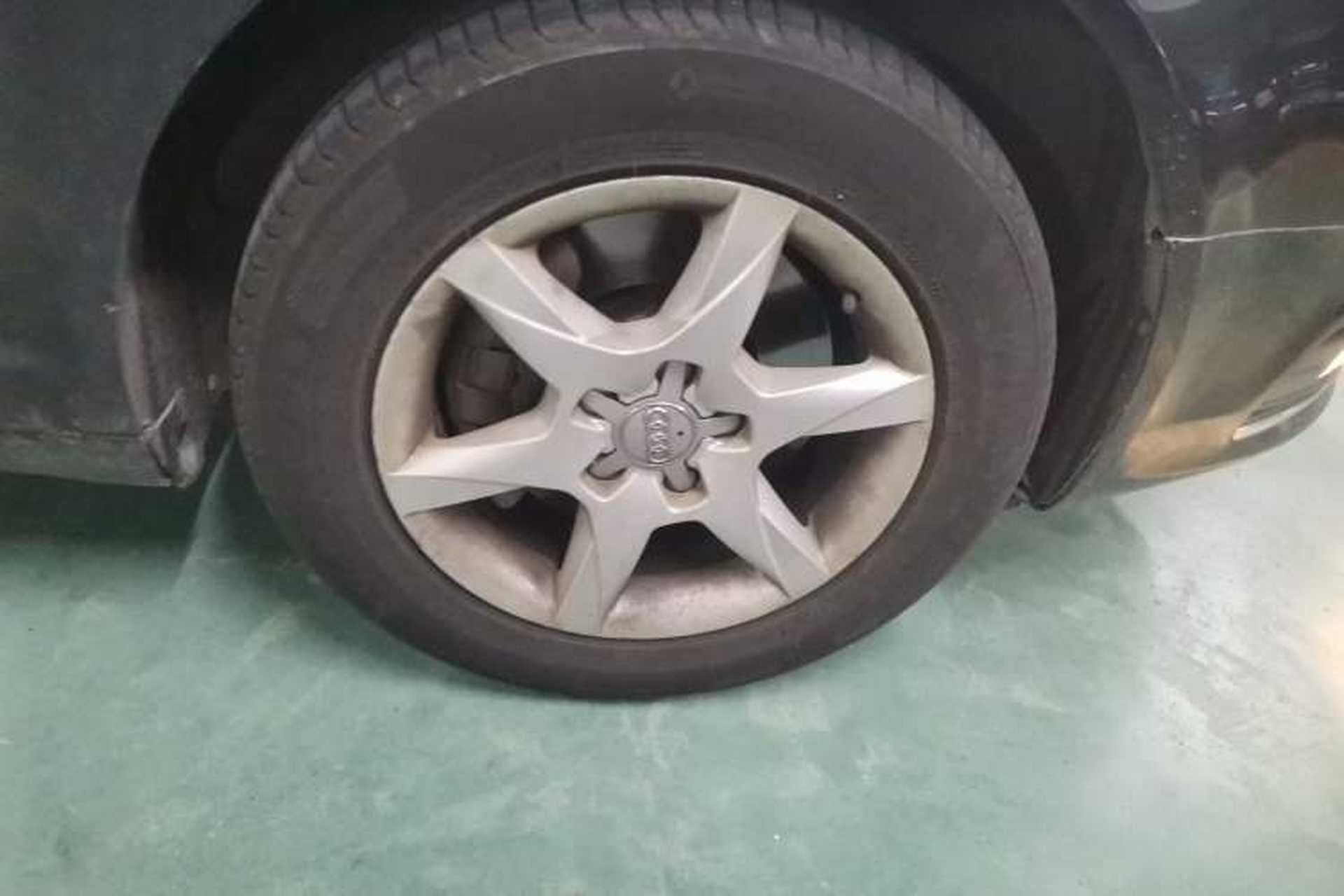 Used Audi A6L 2010 2.0 TFSI Manual Standard Edition Right Front Wheel Hub