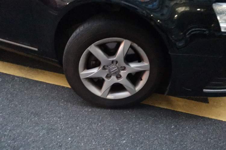 Used Audi A6L 2010 2.0 TFSI Automatic Standard Edition Right Front Wheel Hub