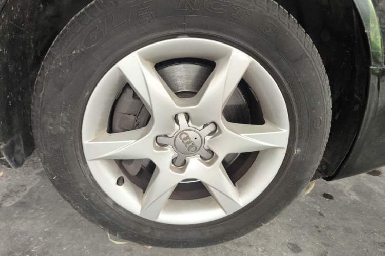 Used Audi A6L 2010 2.0 TFSI Automatic Standard Edition Right Front Wheel Hub