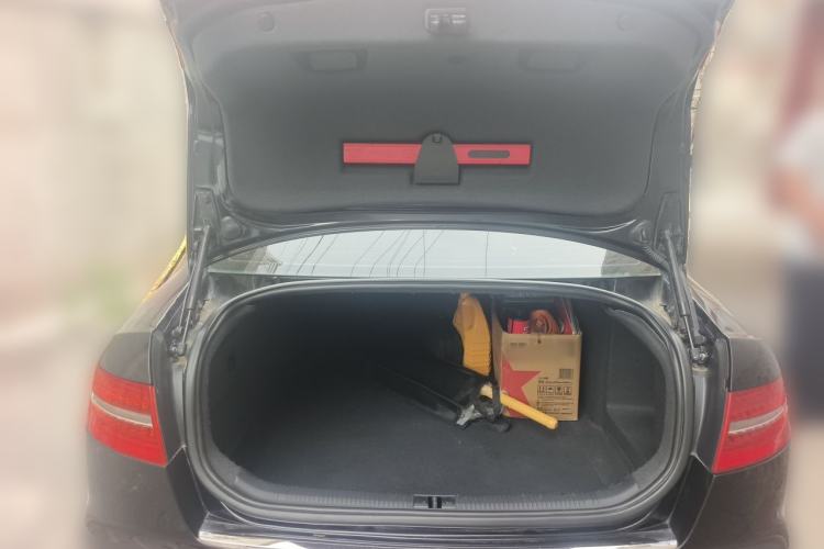 Used Audi A6L 2010 2.8 FSI quattro Luxury Model Trunk