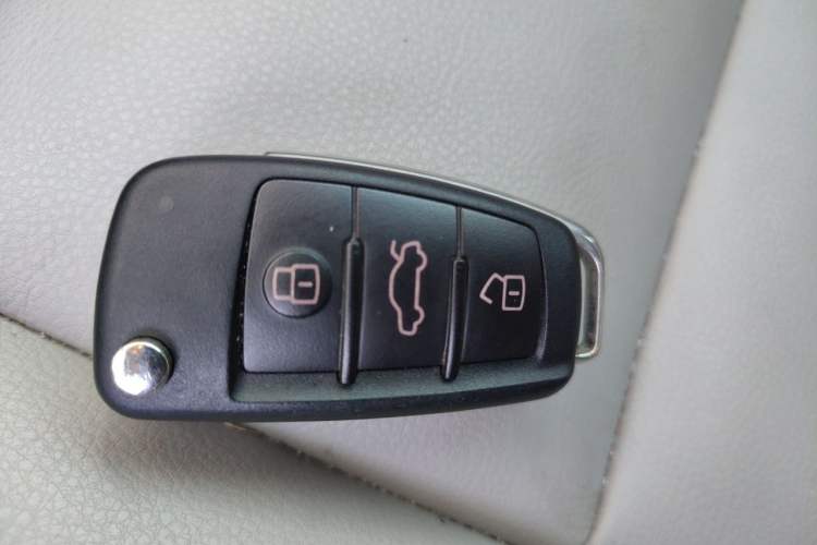 Used Audi A6L 2010 2.4L Comfort Edition Vehicle Key