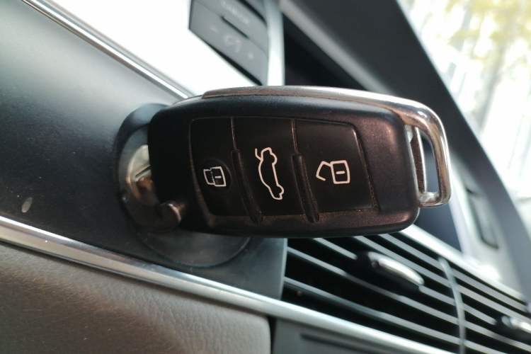 Used Audi A6L 2010 2.0 TFSI Automatic Standard Edition Vehicle Key