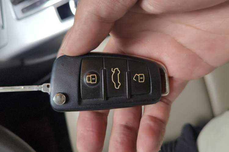 Used Audi A6L 2010 2.0 TFSI Automatic Standard Edition Vehicle Key