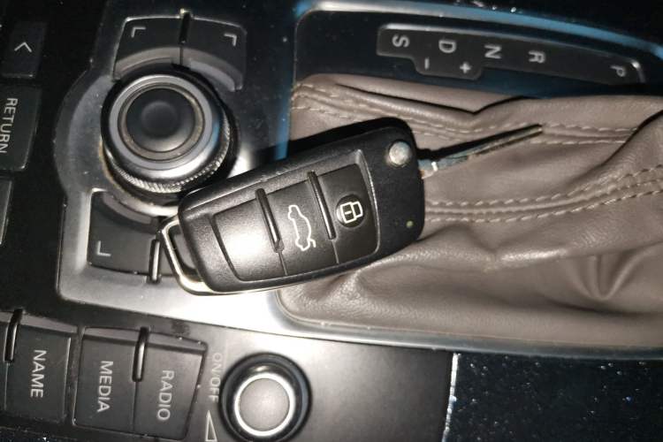 Used Audi A6L 2010 2.0 TFSI Automatic Standard Edition Vehicle Key
