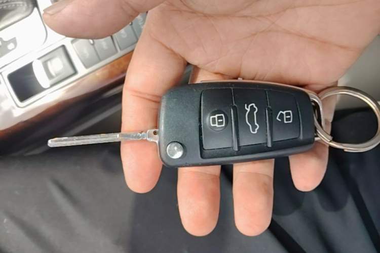 Used Audi A6L 2010 2.0 TFSI Automatic Standard Edition Vehicle Key