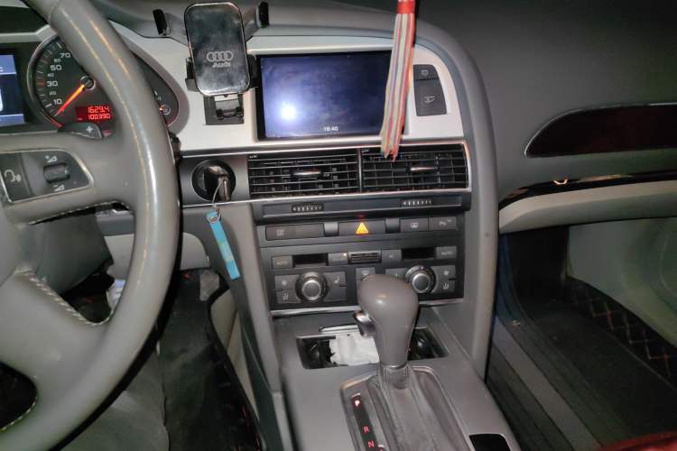 Used Audi A6L 2010 2.0 TFSI Automatic Standard Edition Audio And AC Panel