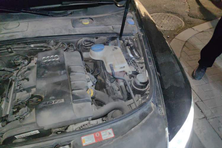 Used Audi A6L 2010 2.0 TFSI Automatic Standard Edition Engine Bay Left