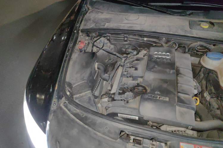 Used Audi A6L 2010 2.0 TFSI Automatic Standard Edition Engine Bay Right