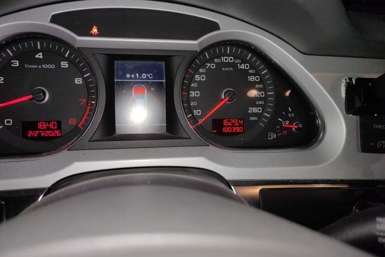 Used Audi A6L 2010 2.0 TFSI Automatic Standard Edition Odometer Close Up