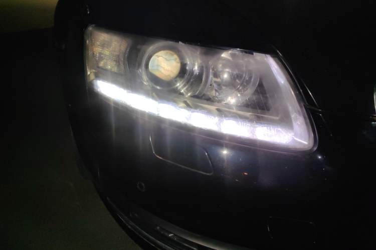 Used Audi A6L 2010 2.0 TFSI Automatic Standard Edition Right Front Headlight