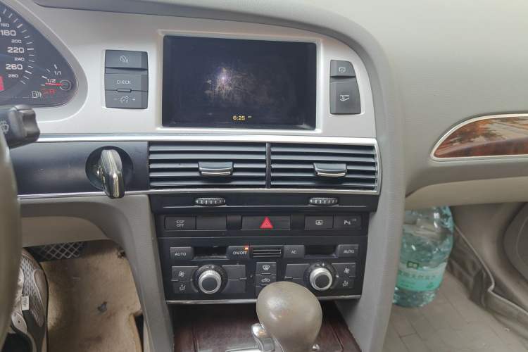 Used Audi A6L 2010 2.0 TFSI Automatic Standard Edition Audio And AC Panel