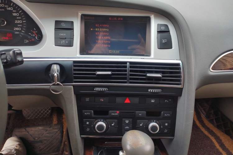 Used Audi A6L 2010 2.4L Comfort Edition Audio And AC Panel