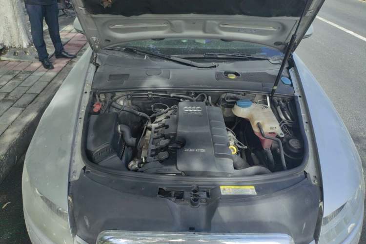Used Audi A6L 2010 2.0 TFSI Automatic Standard Edition Engine Bay