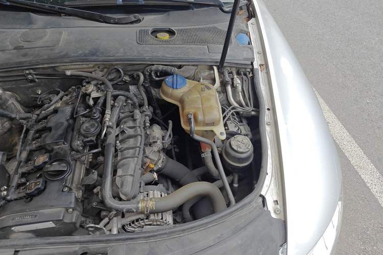 Used Audi A6L 2010 2.0 TFSI Automatic Standard Edition Engine Bay Left