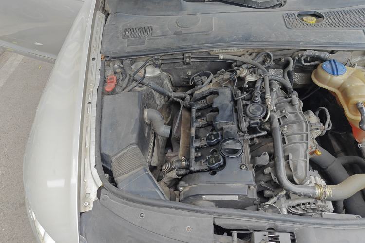 Used Audi A6L 2010 2.0 TFSI Automatic Standard Edition Engine Bay Right