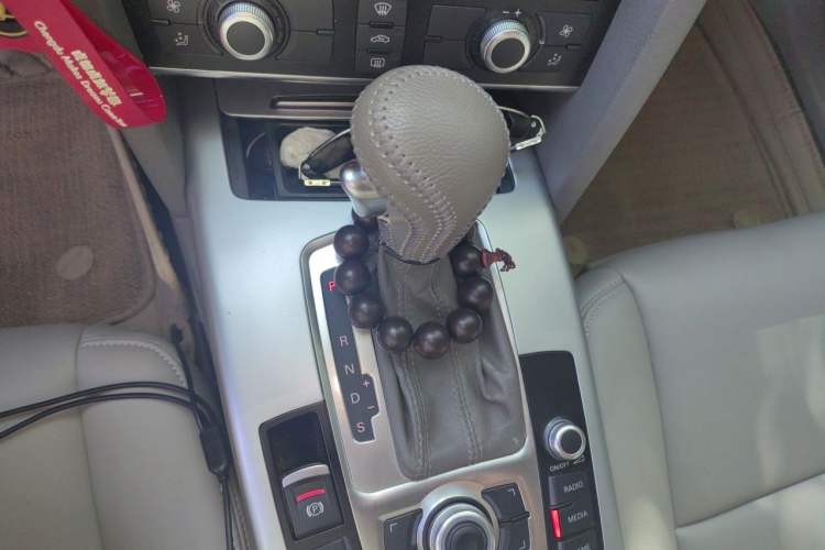 Used Audi A6L 2010 2.0 TFSI Automatic Standard Edition Gear Lever