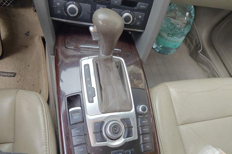 Used Audi A6L 2010 2.0 TFSI Automatic Standard Edition Gear Lever