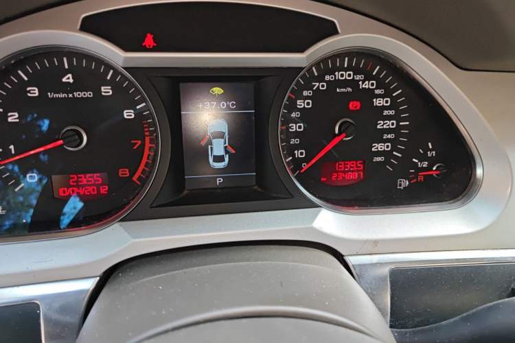 Used Audi A6L 2010 2.4L Technology Edition Odometer Close Up
