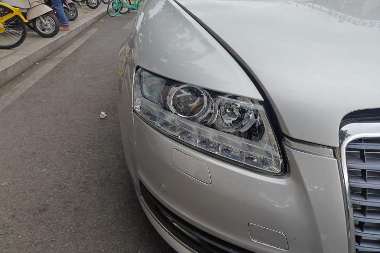 Used Audi A6L 2010 2.0 TFSI Automatic Standard Edition Right Front Headlight