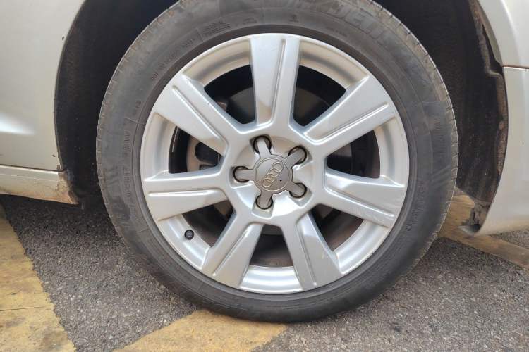 Used Audi A6L 2010 2.4L Comfort Edition Right Front Wheel Hub
