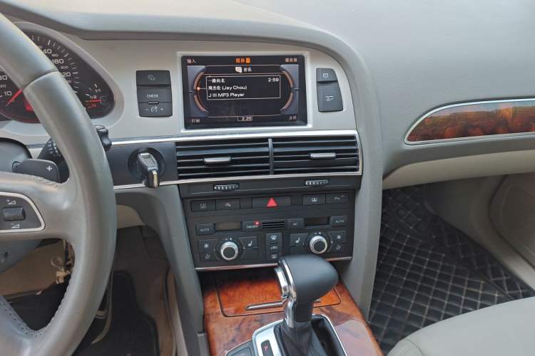 Used Audi A6L 2011 2.4L Comfort Edition Audio And AC Panel