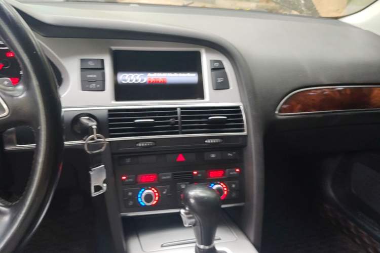 Used Audi A6L 2011 2.0 TFSI automatic Comfort trim Audio And AC Panel
