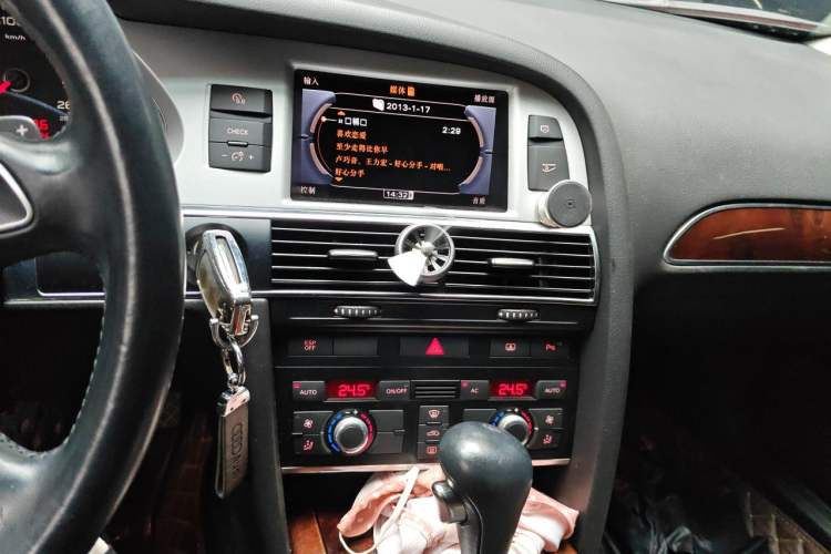Used Audi A6L 2011 2.4L Comfort Edition Audio And AC Panel