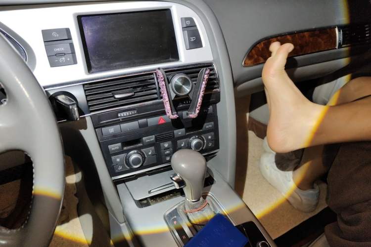 Used Audi A6L 2011 2.0 TFSI automatic Comfort trim Audio And AC Panel