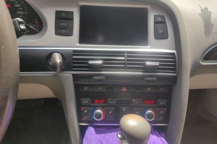 Used Audi A6L 2011 2.4L Technology Edition Audio And AC Panel