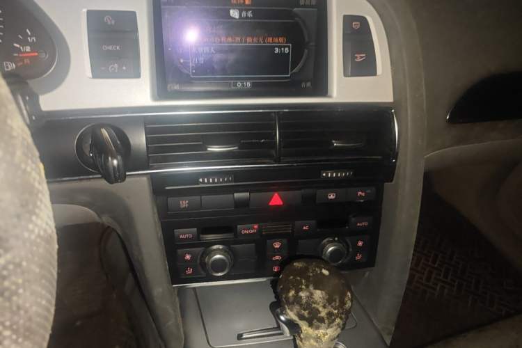 Used Audi A6L 2011 2.0 TFSI Automatic Standard Edition Audio And AC Panel