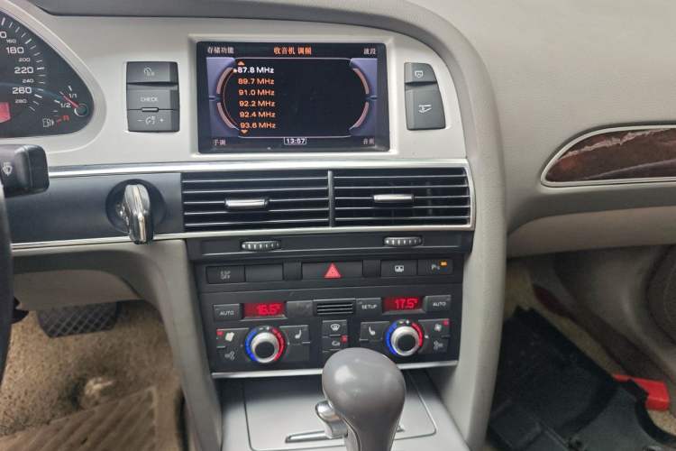 Used Audi A6L 2011 2.0 TFSI automatic Comfort trim Audio And AC Panel