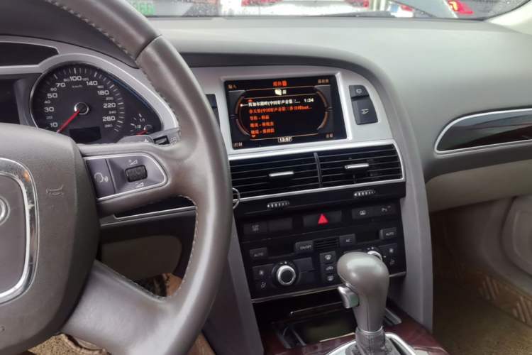 Used Audi A6L 2011 2.0 TFSI automatic Comfort trim Audio And AC Panel