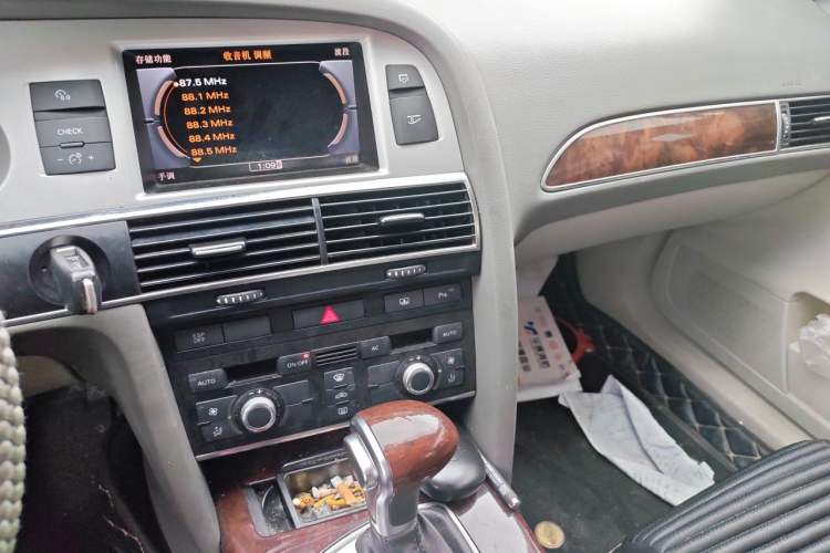 Used Audi A6L 2011 2.0 TFSI Automatic Standard Edition Audio And AC Panel