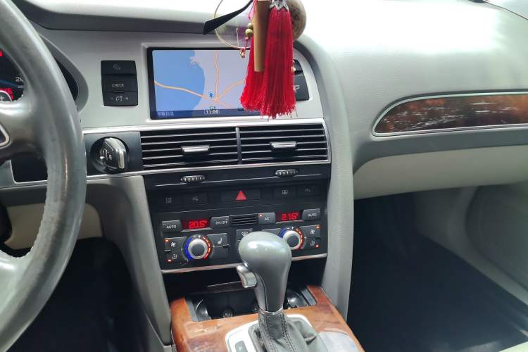 Used Audi A6L 2011 2.4L Technology Edition Audio And AC Panel