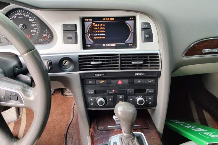 Used Audi A6L 2011 2.8 FSI quattro Luxury Model Audio And AC Panel