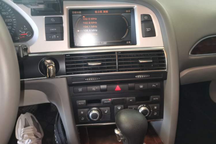 Used Audi A6L 2011 2.4L Comfort Edition Audio And AC Panel