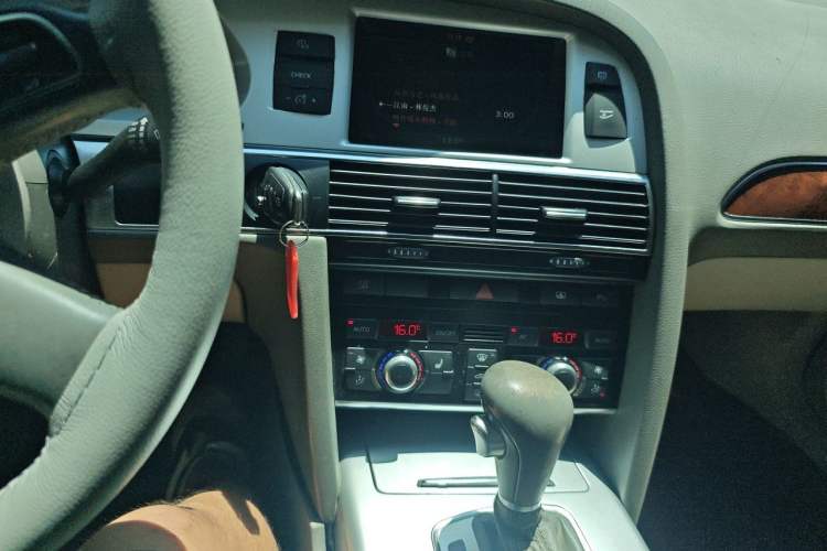 Used Audi A6L 2011 2.0 TFSI automatic Comfort trim Audio And AC Panel