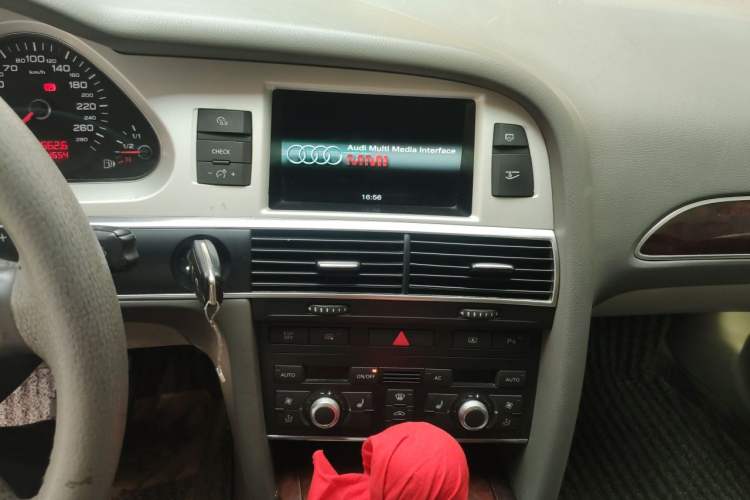 Used Audi A6L 2011 2.4L Comfort Edition Audio And AC Panel