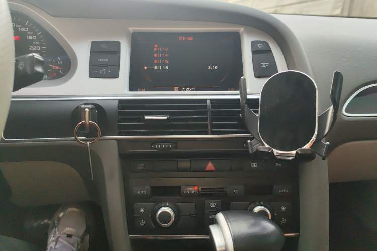 Used Audi A6L 2011 2.0 TFSI Automatic Standard Edition Audio And AC Panel