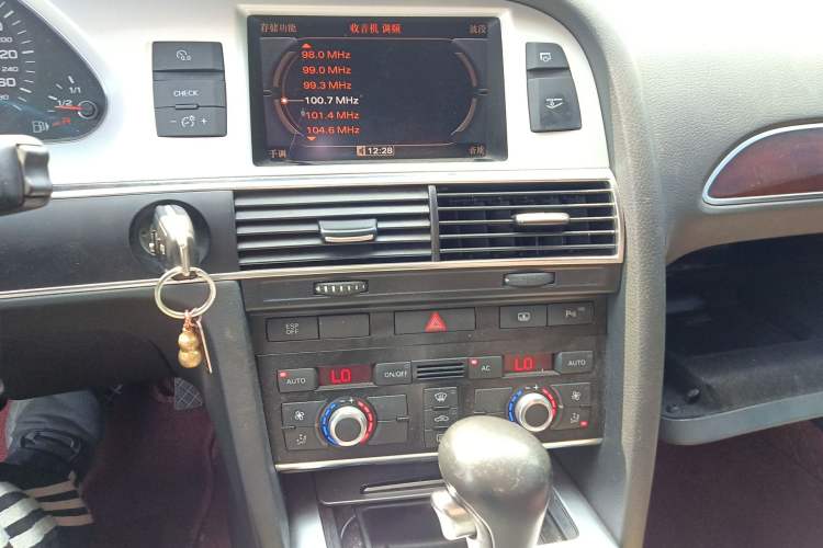 Used Audi A6L 2011 2.0 TFSI Automatic Standard Edition Audio And AC Panel