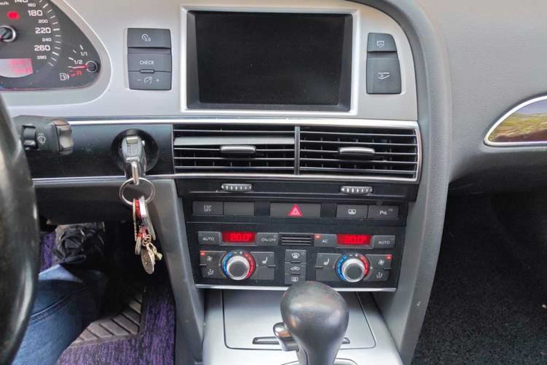 Used Audi A6L 2011 2.0 TFSI automatic Comfort trim Audio And AC Panel