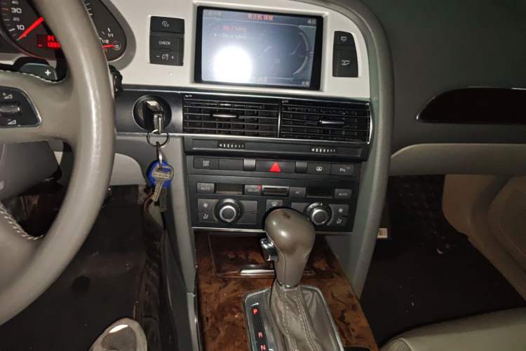Used Audi A6L 2011 2.0 TFSI Automatic Standard Edition Audio And AC Panel