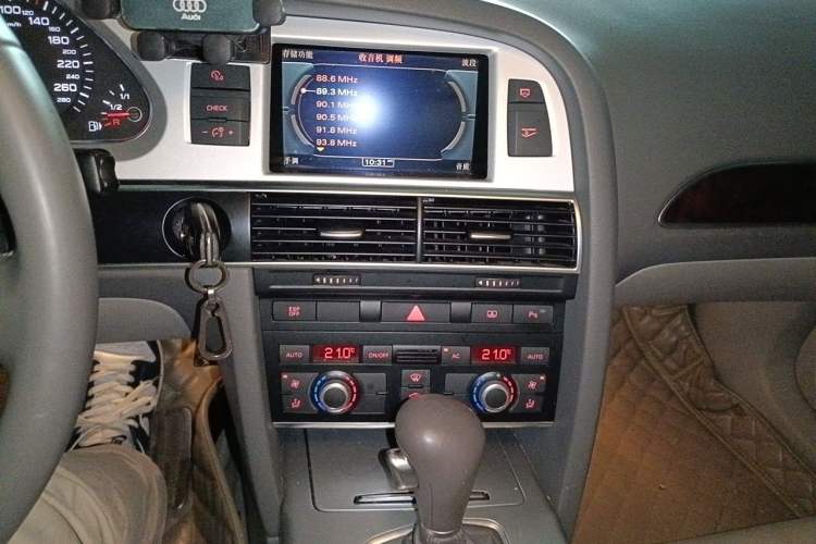 Used Audi A6L 2011 2.0 TFSI automatic Comfort trim Audio And AC Panel