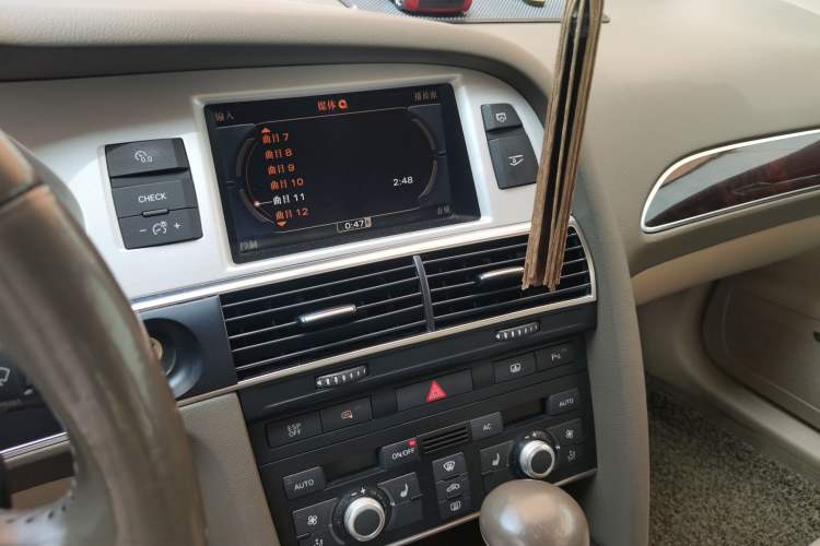 Used Audi A6L 2011 2.4L Comfort Edition Audio And AC Panel