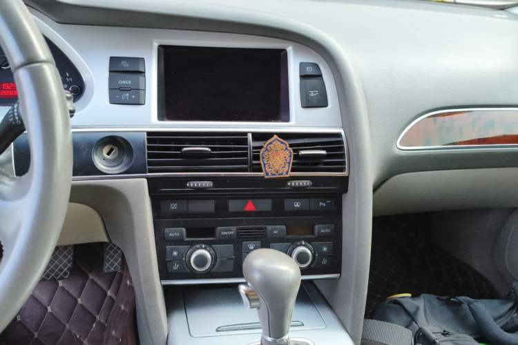 Used Audi A6L 2011 2.0 TFSI Automatic Standard Edition Audio And AC Panel