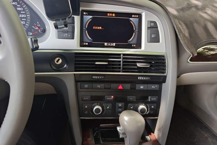 Used Audi A6L 2011 2.4L Comfort Edition Audio And AC Panel