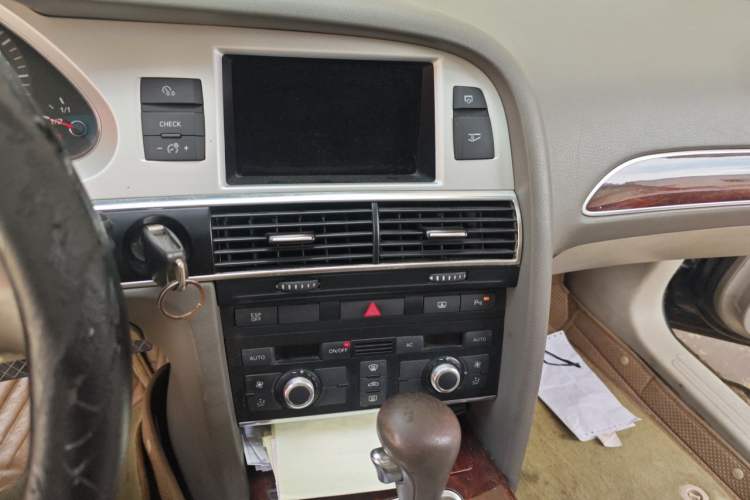 Used Audi A6L 2011 2.0 TFSI Automatic Standard Edition Audio And AC Panel